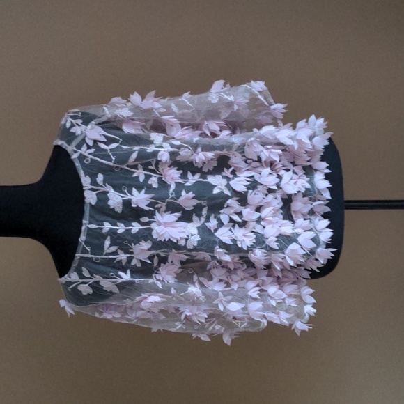 Kate Landry blush flower cape - Picture 3 of 5